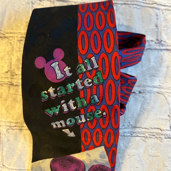 WALT DISNEY MICKEY IT ALL STARTED WITH A MOUSE MENS SILK TIE MADE IN ITALY - Picture 2 of 8